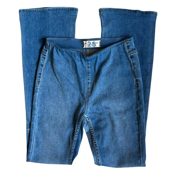 Free People Women’s Sz 26 Penny Pull On Flare Jeans Medium Wash Denim - Picture 4 of 15